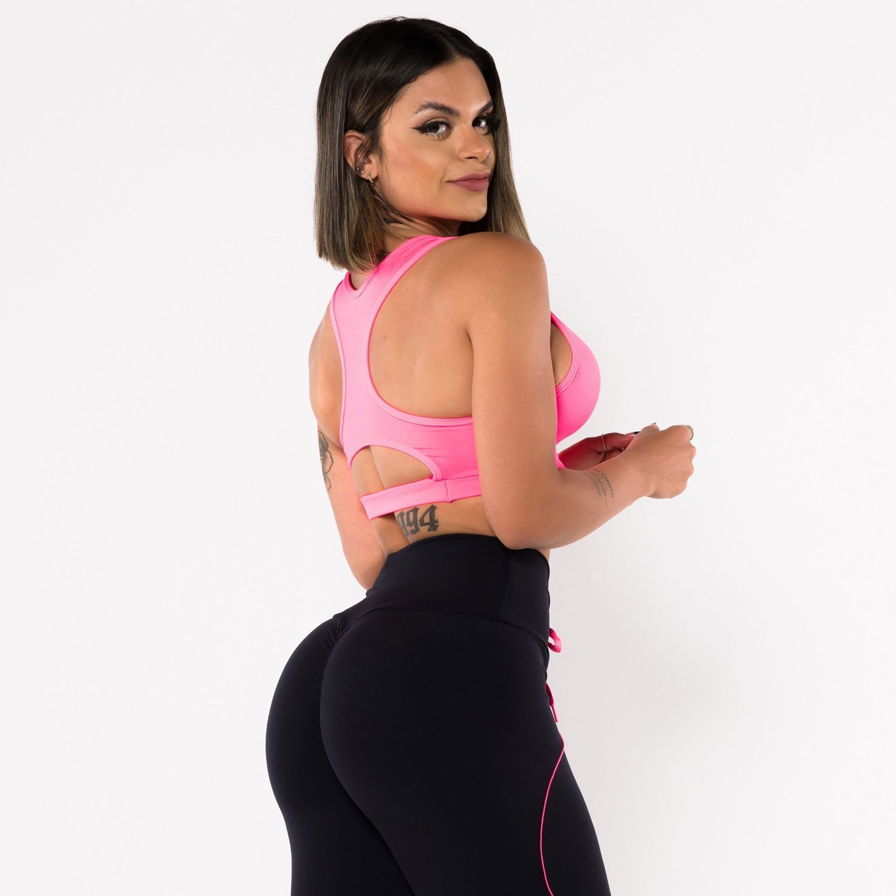 Legging Empina Bumbum Preta com Cadarço Rosa Neon - Moving Fitness Wear