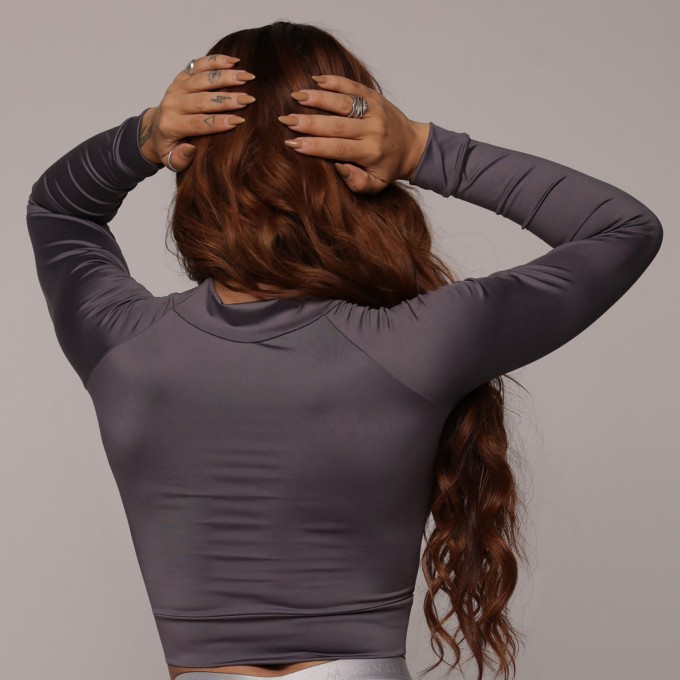 CROPPED CARMEL MANGA LONGA GRAFITE