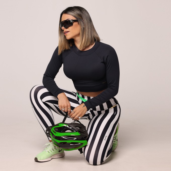 CROPPED CARMEL MANGA LONGA PRETO
