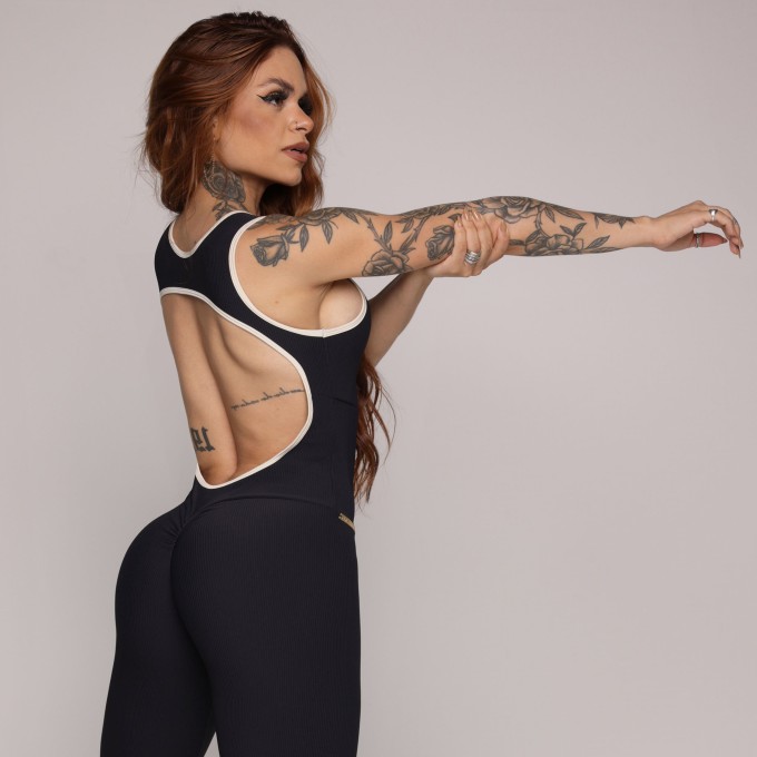 MACACÃO LOTUS EMPINA BUMBUM JACQUARD CANELADO PRETO