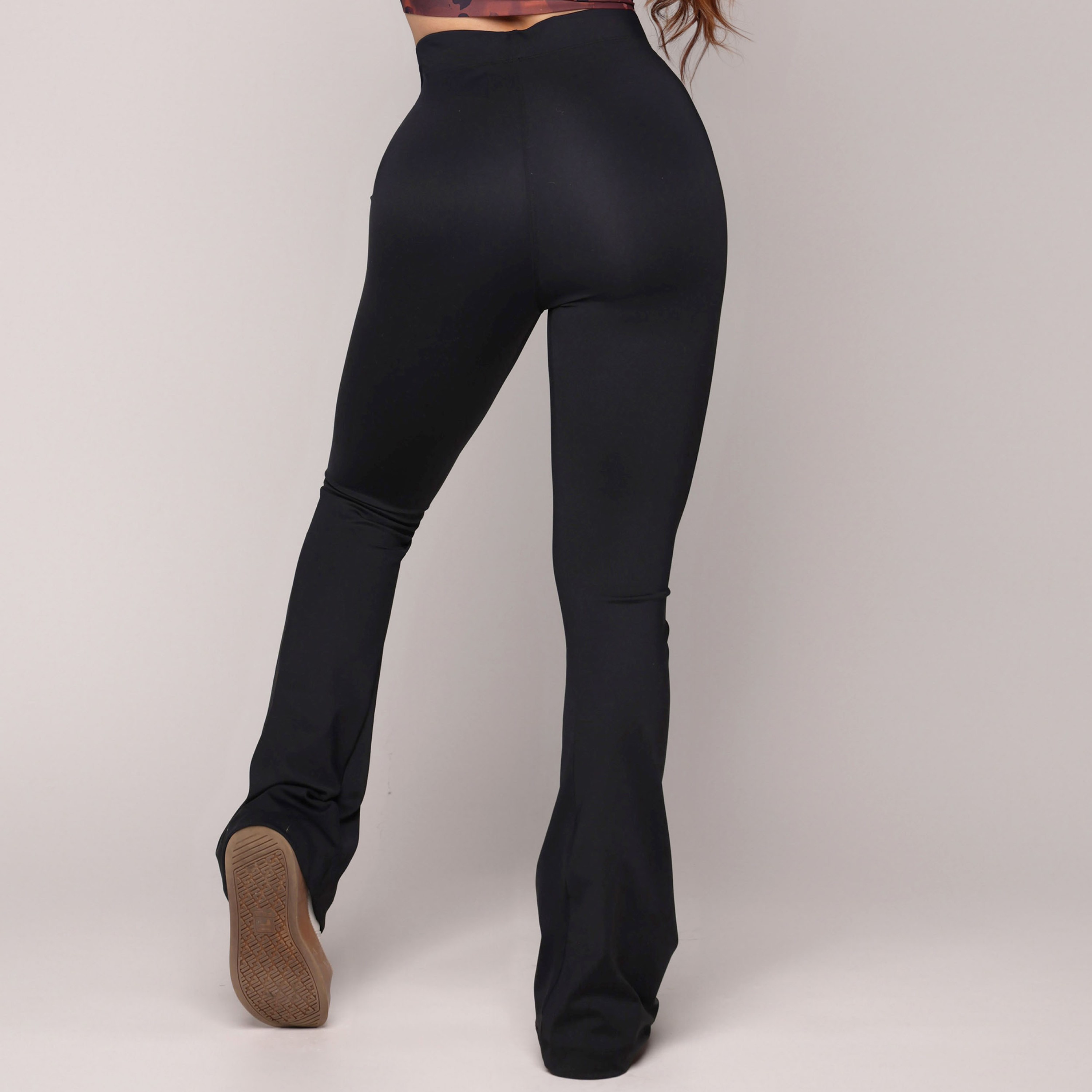 CALÇA FLARE PRETA Moving Fitness Wear