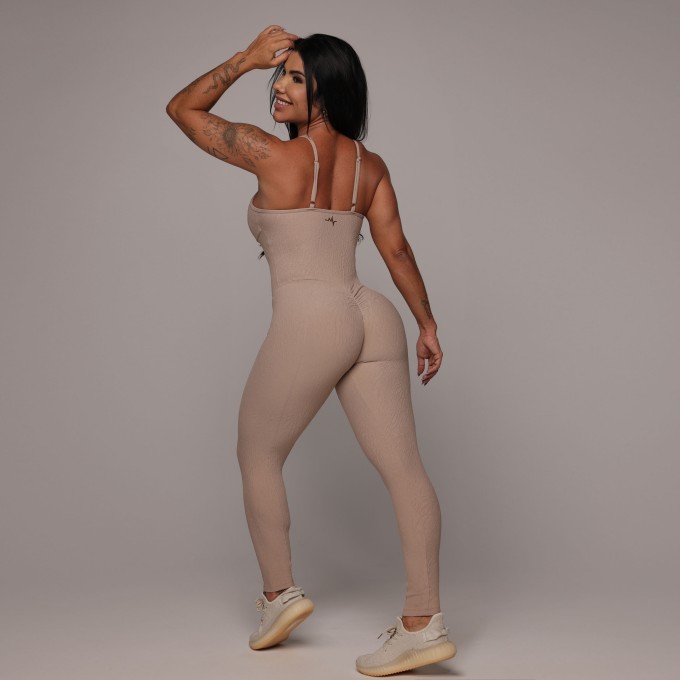 MACACÃO QUEENS EMPINA BUMBUM JACQUARD DUNAS NUDE