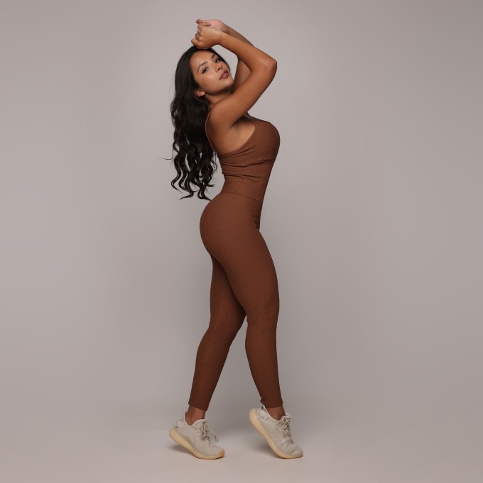 MACACÃO QUEENS EMPINA BUMBUM JACQUARD DUNAS COFFEE