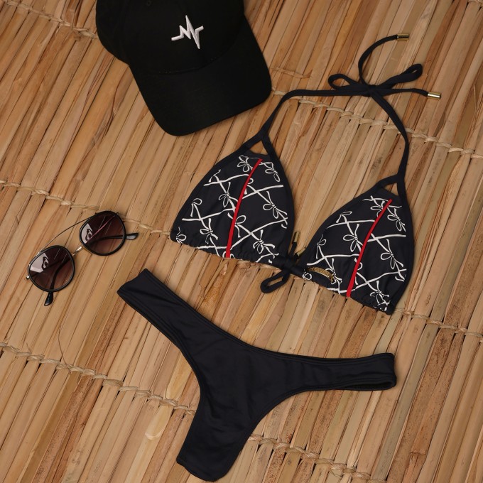 BIQUÍNI CORTININHA LAÇOS COM CALCINHA PRETA