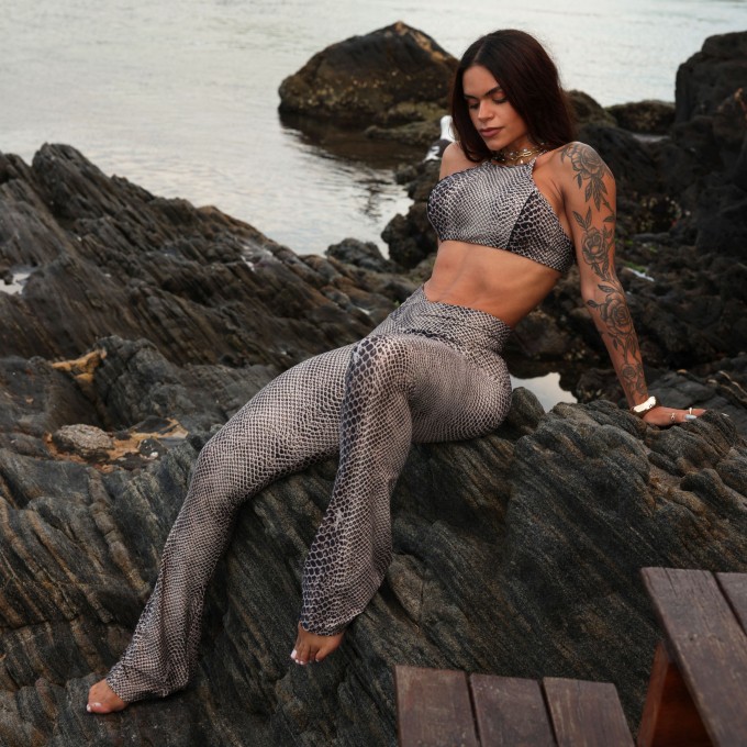 CALÇA FLARE RÉPTIL EXCLUSIVA